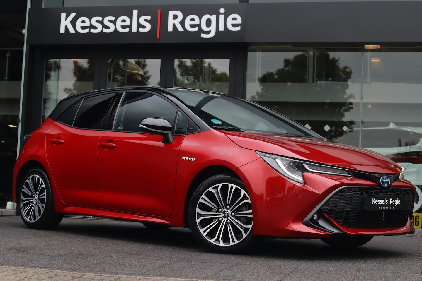 Toyota Corolla - 1.8 Hybrid Dynamic Bi-Tone Navi LED Camera BLIS ACC - AutoWereld.nl