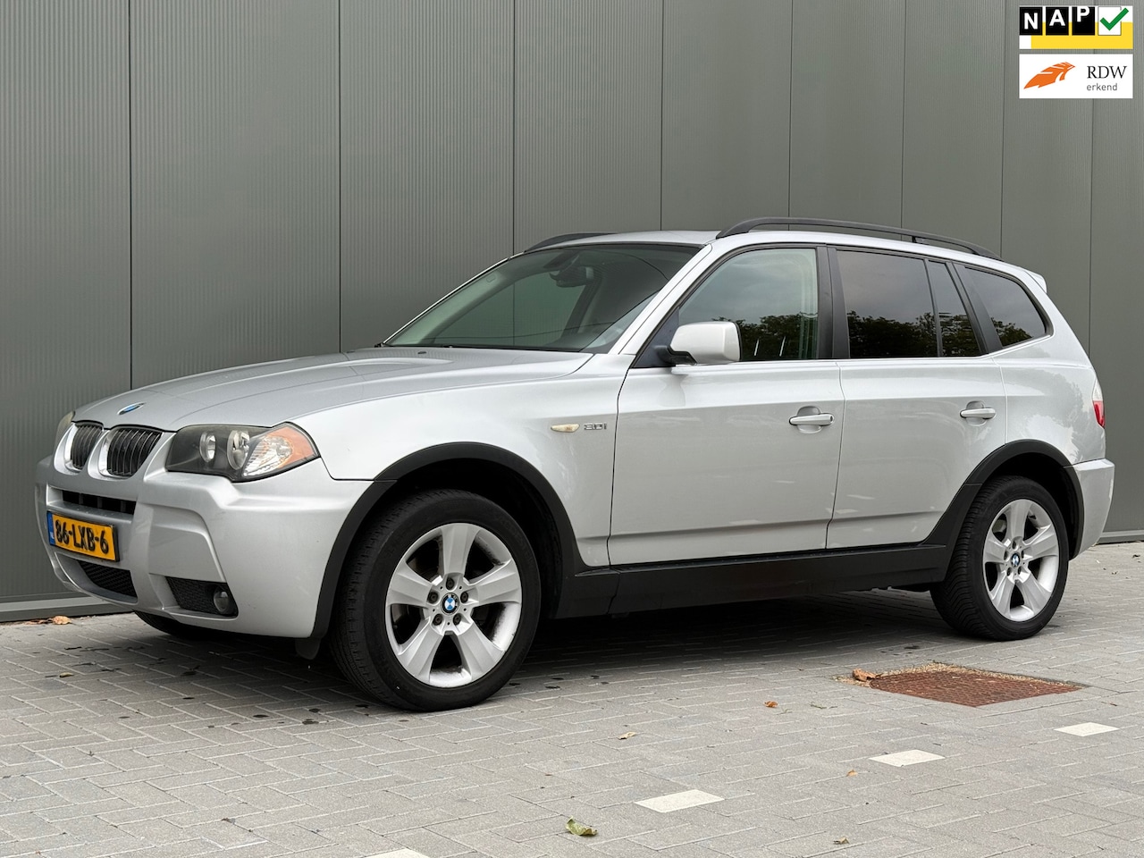 BMW X3 - 3.0i | BTW Auto | Youngtimer | Luxe opties & 4X4| Pano | Cruise - AutoWereld.nl