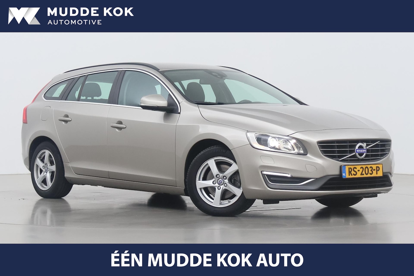Volvo V60 - 2.0T Momentum | Automaat | Stoelverwarming | Trekhaak | Cruise Control - AutoWereld.nl