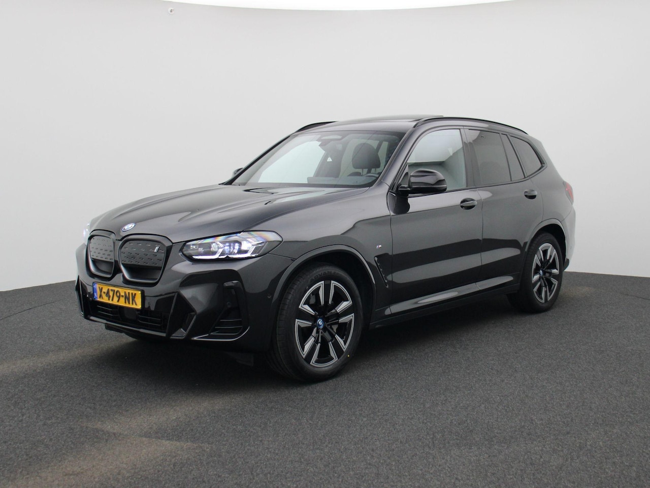 BMW iX3 - Executive 80 kWh | M-PAKKET | SHADOW LINE | PANO | LEER | CAMERA - AutoWereld.nl
