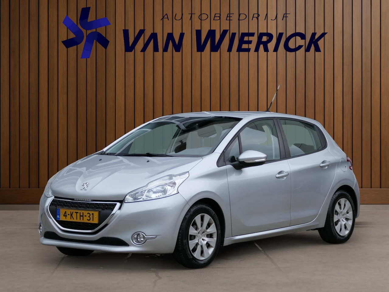 Peugeot 208 - 1.2 VTi Envy 82PK | Trekhaak | Cruise | Navi | Clima - AutoWereld.nl
