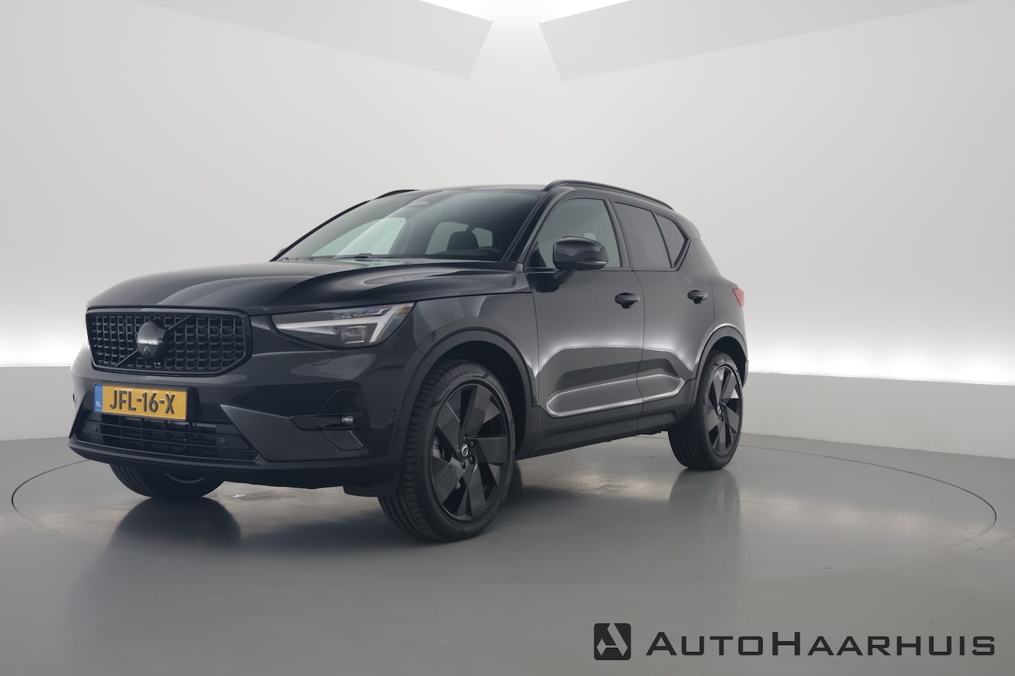 Volvo XC40 - B3 Plus Black Edition | Adapt. Cruise | Harman Kardon | 360cam | Pixel LED | Stoel- Stuurv - AutoWereld.nl