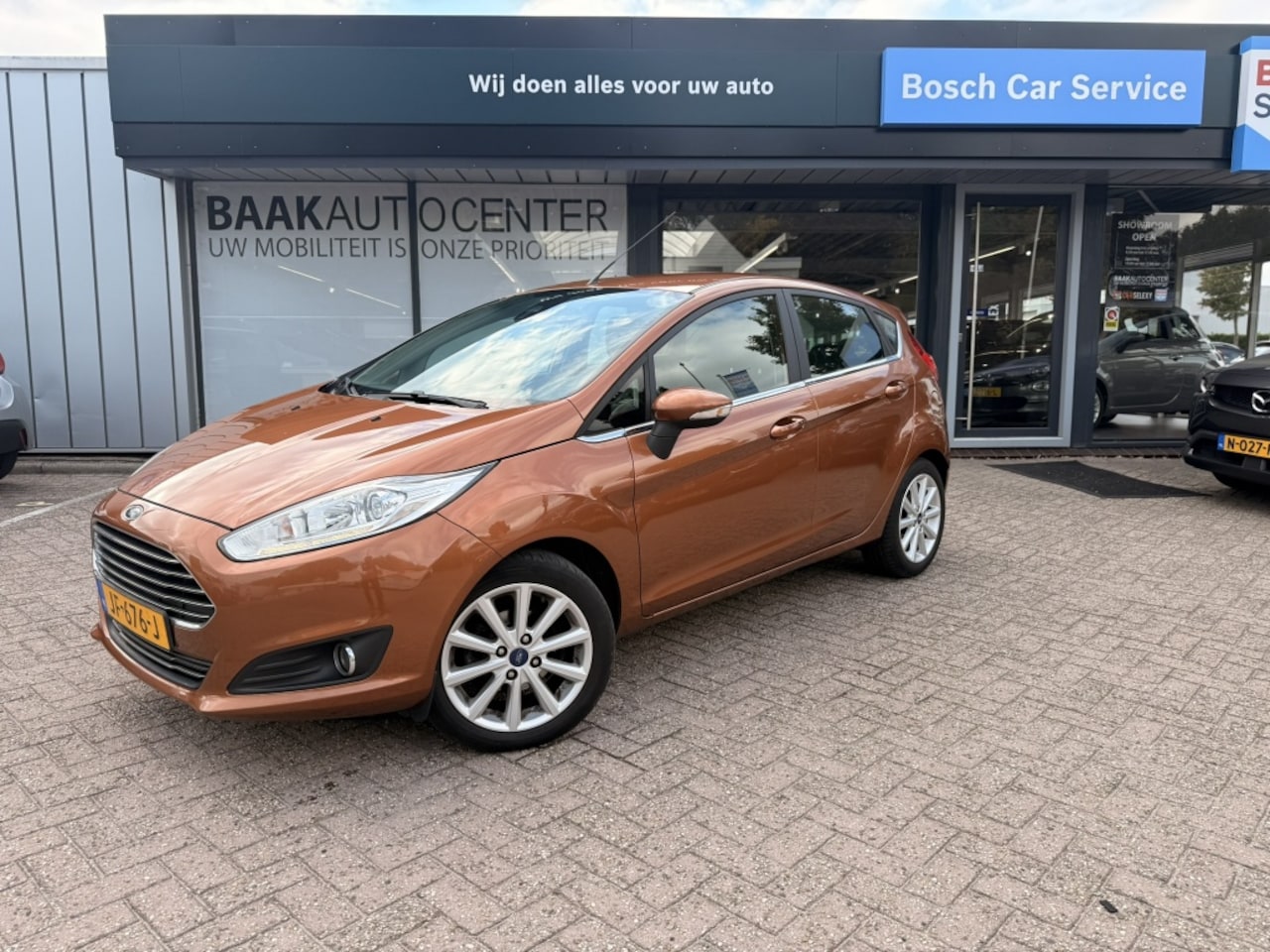 Ford Fiesta - 1.0 EcoBoost Titanium | Cruise | Parkeersensoren | Navigatie - AutoWereld.nl