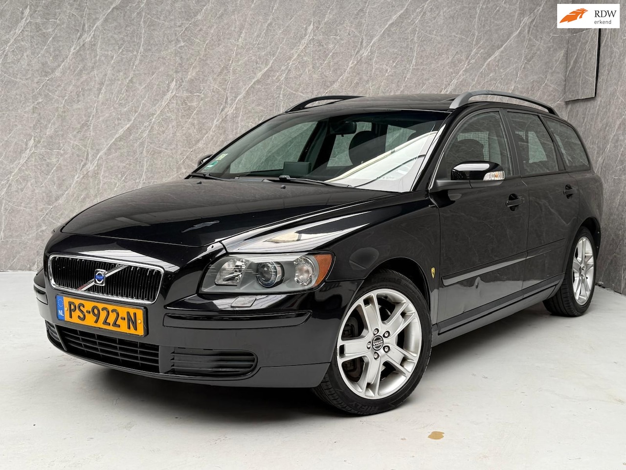 Volvo V50 - 2.4 D5 / AUT / APK / Goed Onderhouden - AutoWereld.nl
