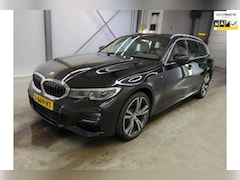BMW 3-serie Touring - 320e M-SPORT ORG.NED / PANORAMADAK / LEER / 360CAMERA / TREKHAAK / 19INCH / CARPLAY