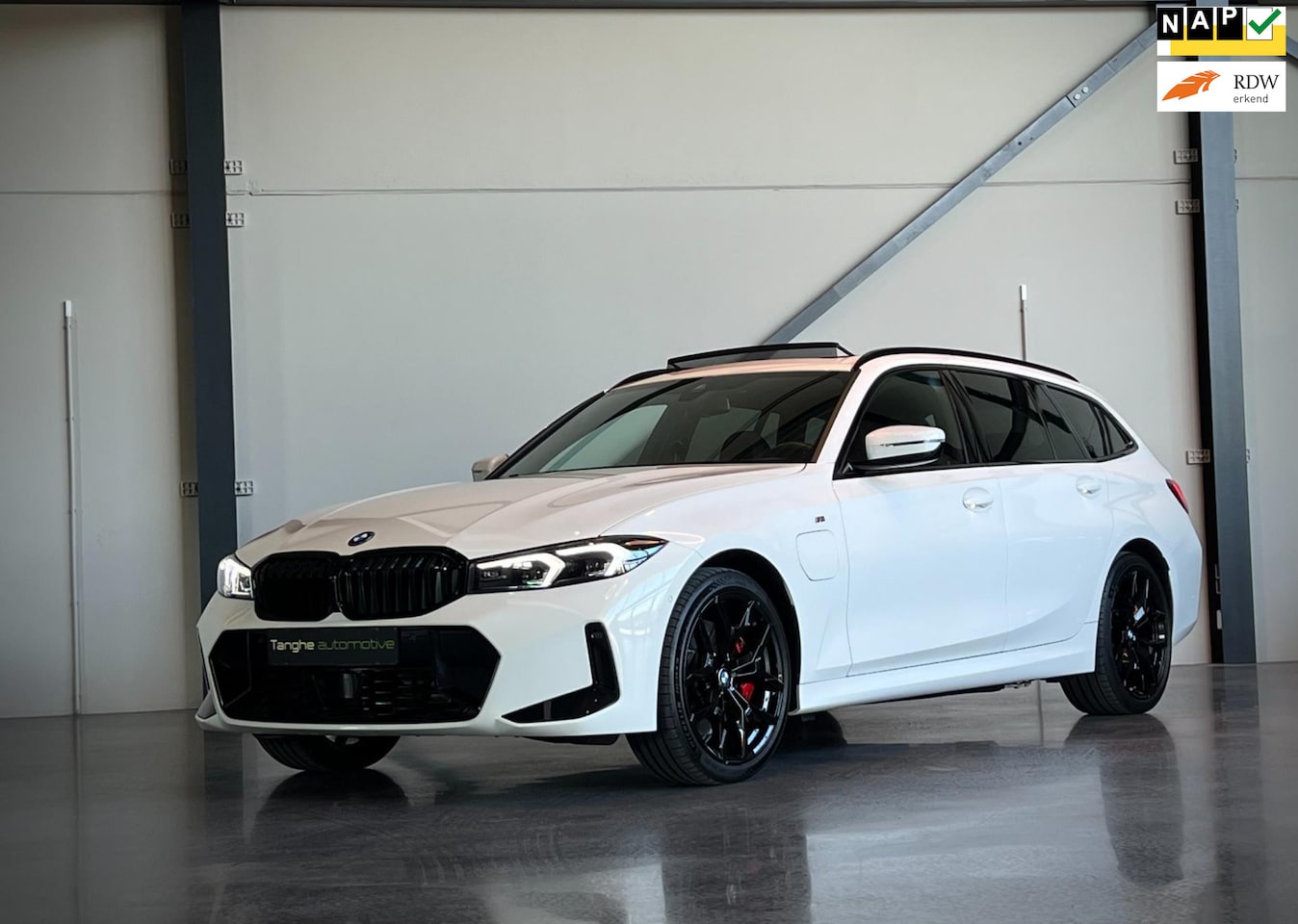 BMW 3-serie Touring - 330e xDrive 330e xDrive, M-Sport PRO, Panodak, ACC, Trekhaak, Harman Kardon, BTW - AutoWereld.nl