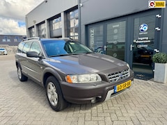Volvo XC70 - 2.5 T nieuwe apk, trekhaak