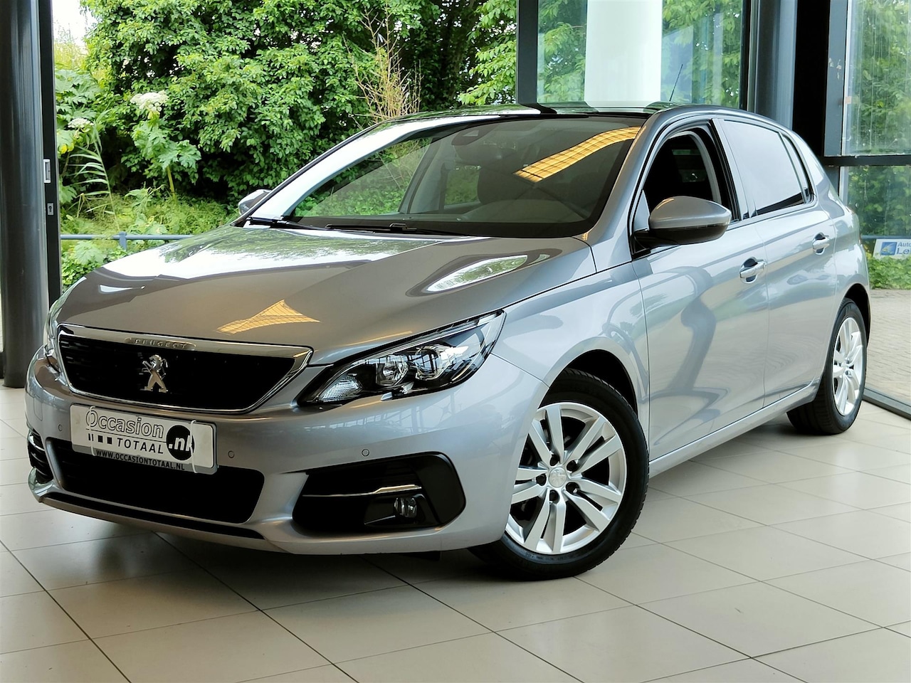 Peugeot 308 - 1.2 PureTech Blue Lease Executive | Panorama | Rijstrooksensor | Navigatie | PDC - AutoWereld.nl