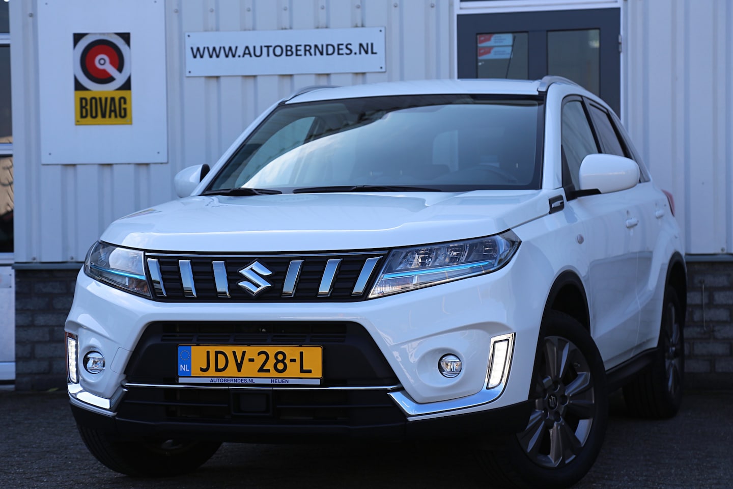 Suzuki Vitara - 1.5 Hybrid Select Aut.*Perfect Onderh.*ACC/Apple Carplay-Android/Stoelverw./Dodehoek/Rijst - AutoWereld.nl