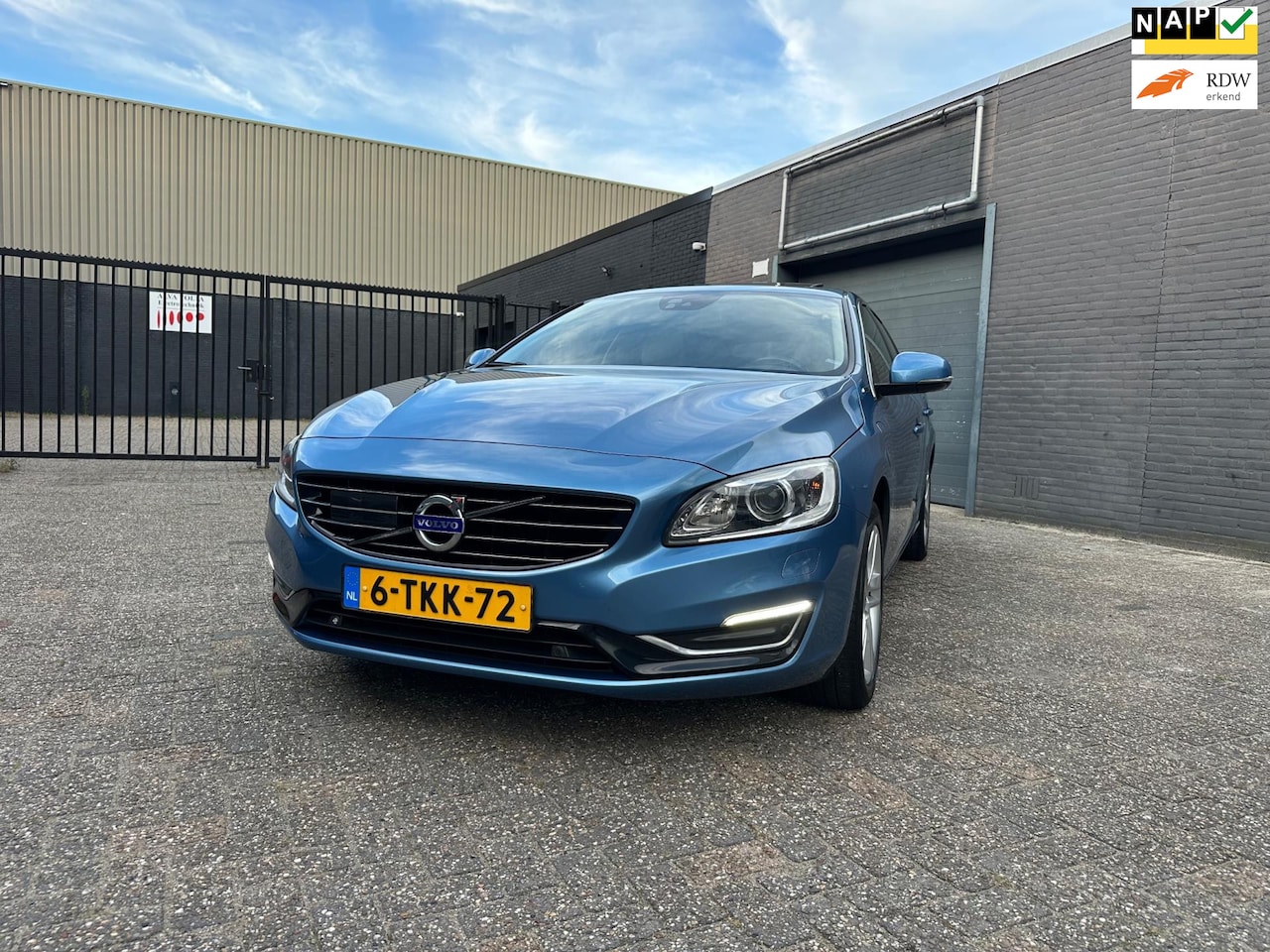 Volvo V60 - 2.4 D6 AWD Plug-In Hybrid Summum Camera Clima Cruise Navi Leer Keyless Dak PDC Trekhaak AP - AutoWereld.nl