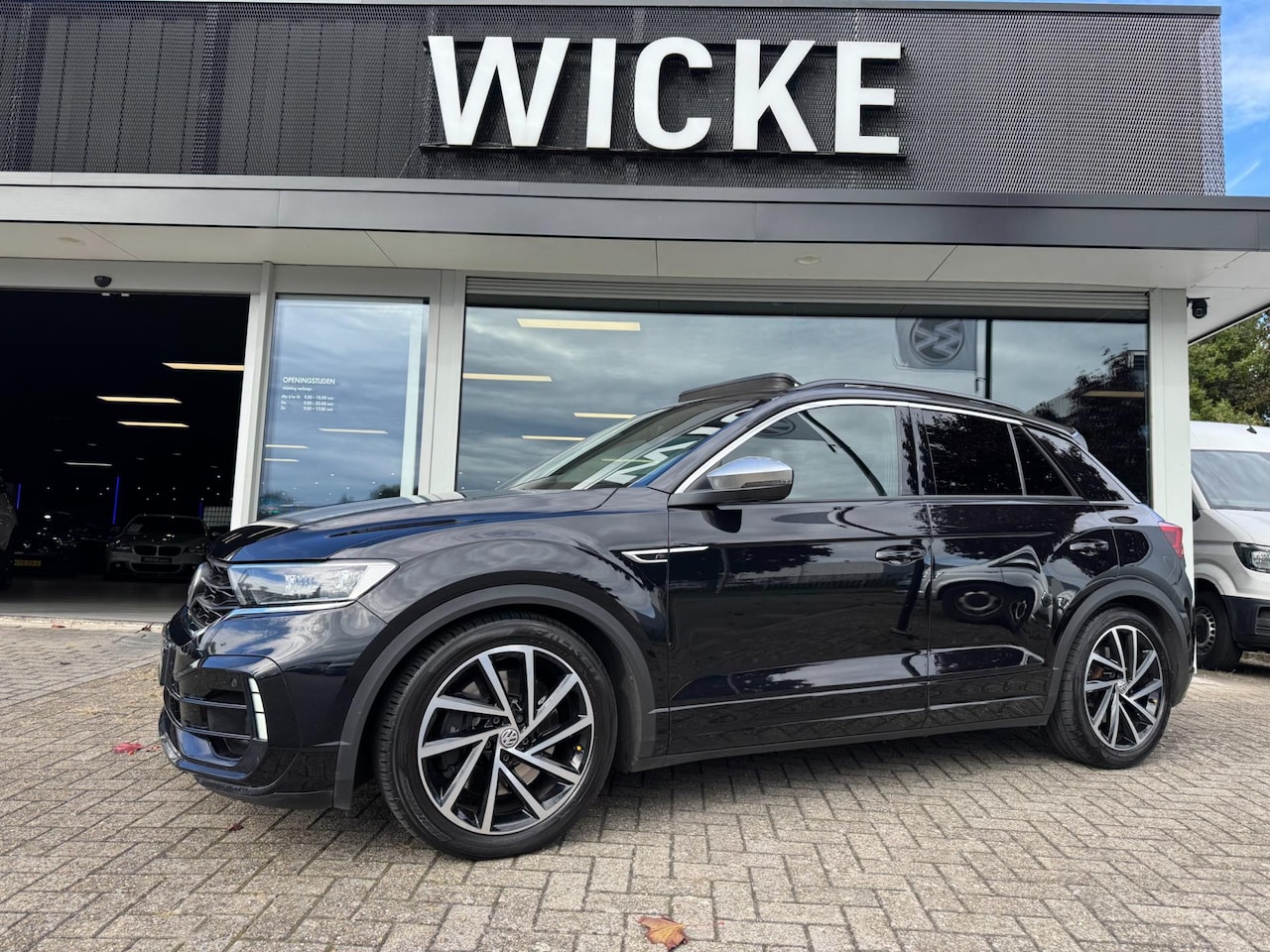 Volkswagen T-Roc - 2.0 TSI 4Motion R 300 PK AKRAPOVIC Panorama Camera - AutoWereld.nl