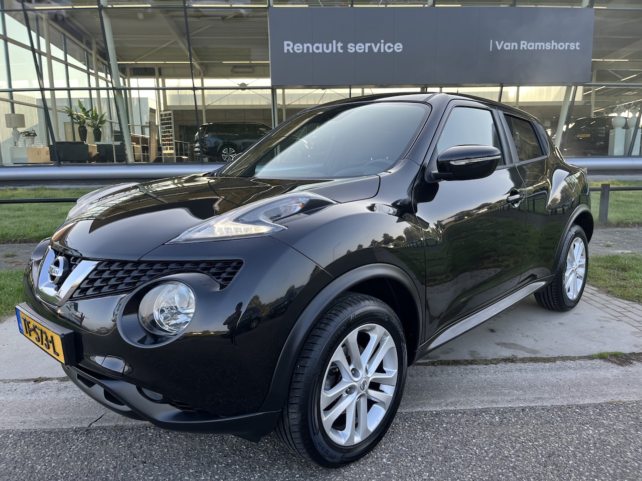 Nissan Juke - 1.6 N-Connecta / Automaat / Trekhaak afneembaar / Camera / Climate / Navi / 17'' LMV / - AutoWereld.nl