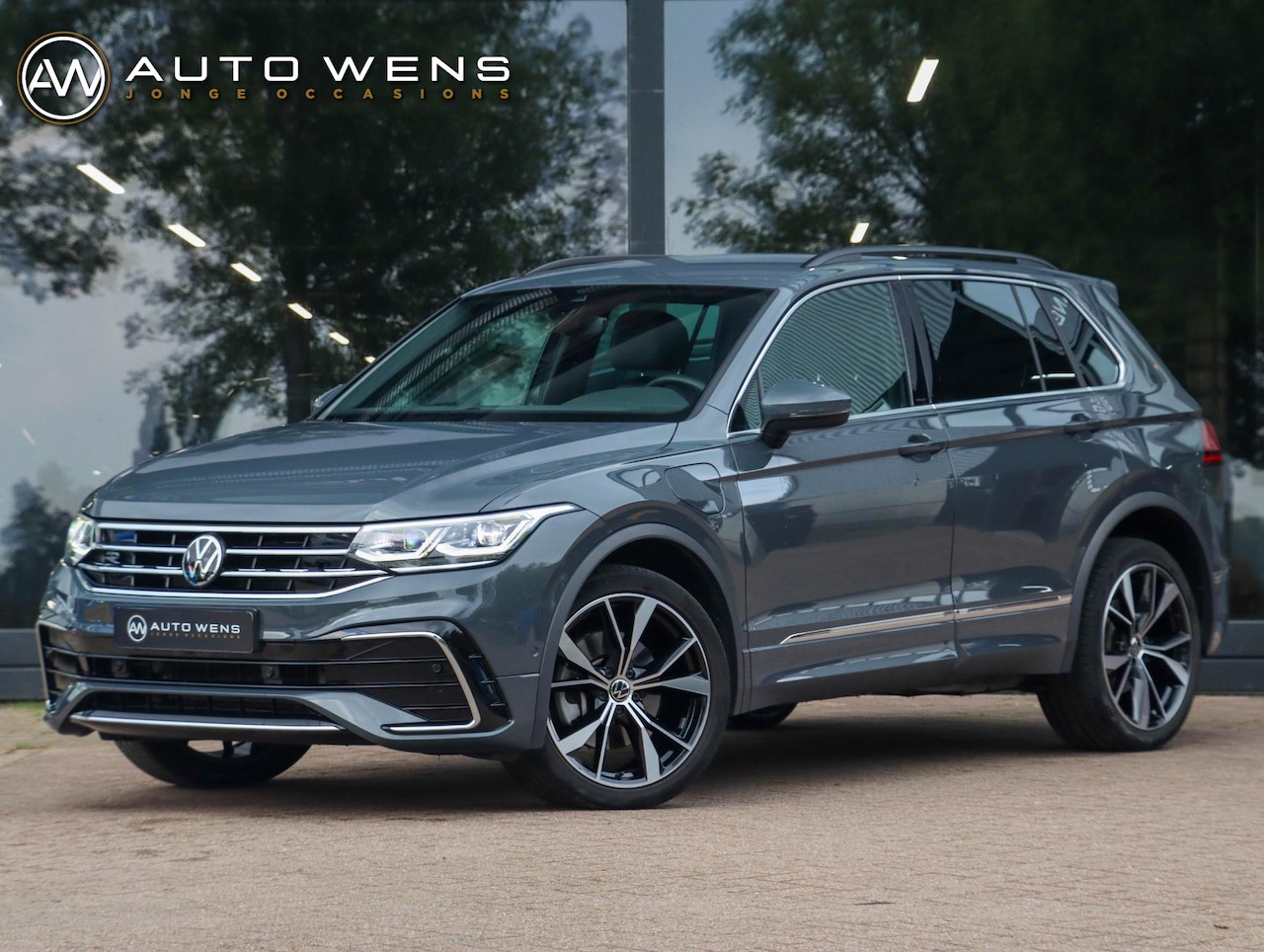 Volkswagen Tiguan - 1.4 eHybrid R-Line 245PK | 20 inch | 30.000km! - AutoWereld.nl