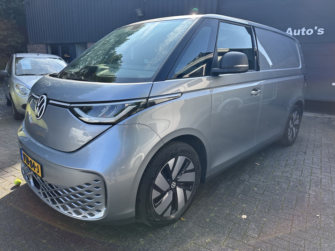 Volkswagen ID. Buzz Cargo - Navi Cruise Camera . 3 zits . 77 kwh 204 pk wegen belasting 51 per kwartaal . mooie comple - AutoWereld.nl
