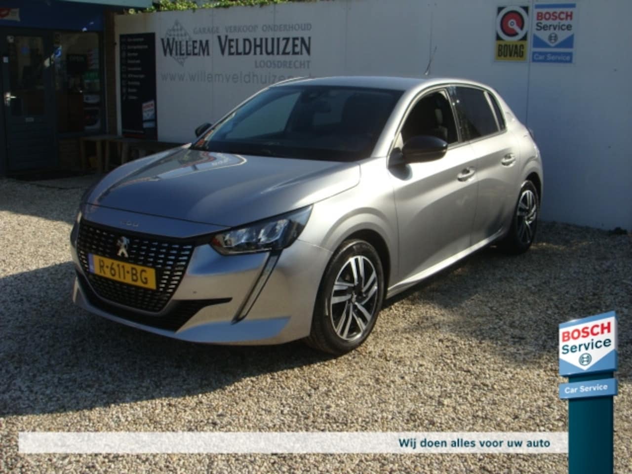 Peugeot 208 - 1.2 PureTech Allure Pack 3D dashboard luxe uitvoering - AutoWereld.nl