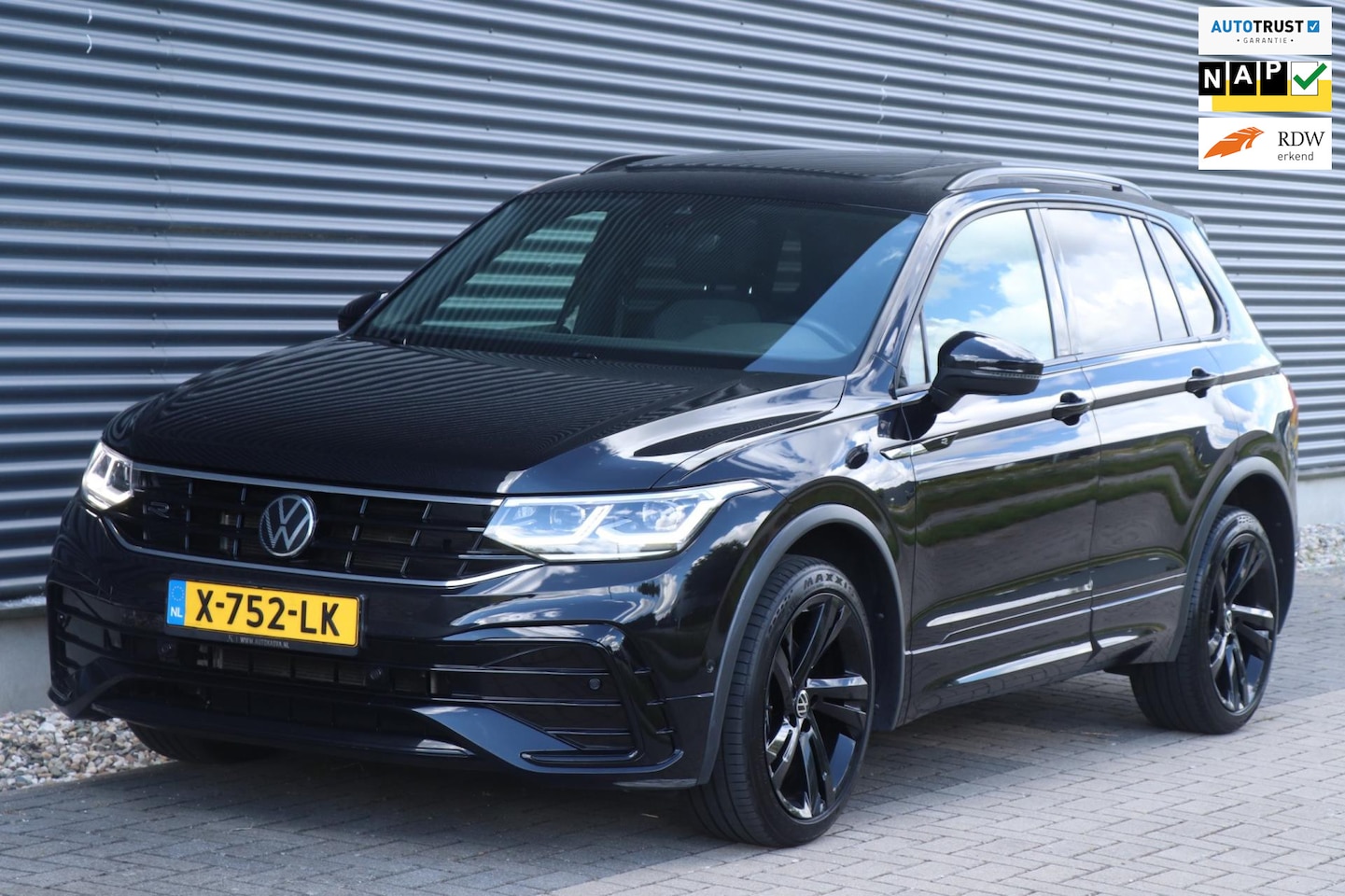 Volkswagen Tiguan - 1.5 TSI | 3X R-Line - PANO - FACELIFT - VOL! - AutoWereld.nl