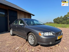 Volvo S60 - 2.4 Kinetic Chrono , AUTOMAAT, LAGE KMSTAND , SCHUIFKANTEL, TREKHAAK