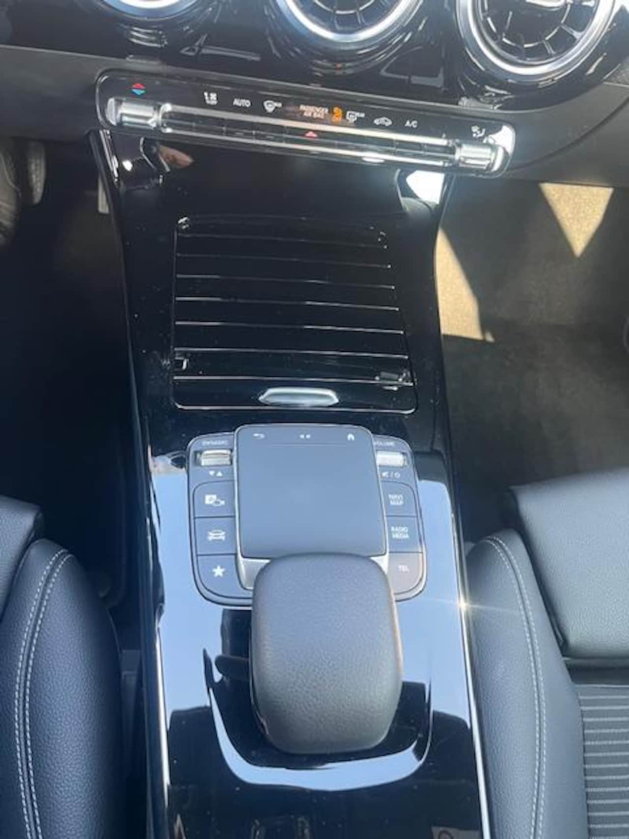 Mercedes-Benz A-klasse - 200 weinig km, carplay, half leder, 1 jaar Bovag
