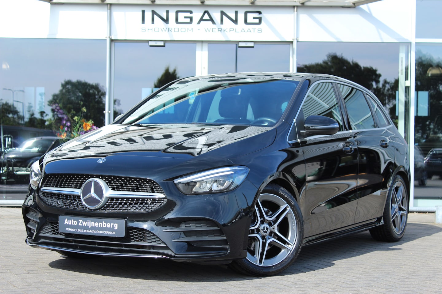 Mercedes-Benz B-klasse - 180 aut | pano | AMG | trekhaak - AutoWereld.nl
