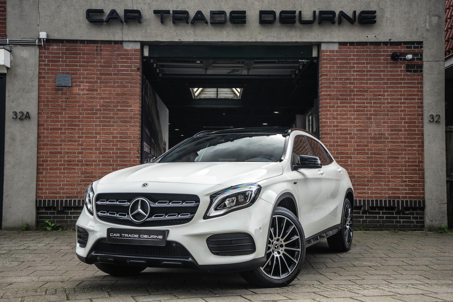 Mercedes-Benz GLA-Klasse - 220 4MATIC AMG Line Pano / Camera / Keyless - AutoWereld.nl