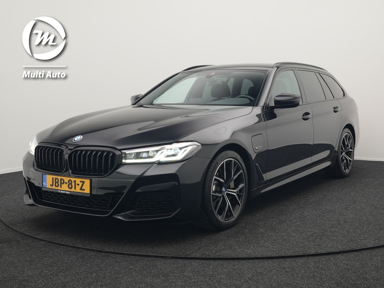 BMW 5-serie Touring - 530e M Sport Plug In Hybrid 293pk Dealer O.H PHEV | Sfeerverlichting | Lederen Sportstoele - AutoWereld.nl