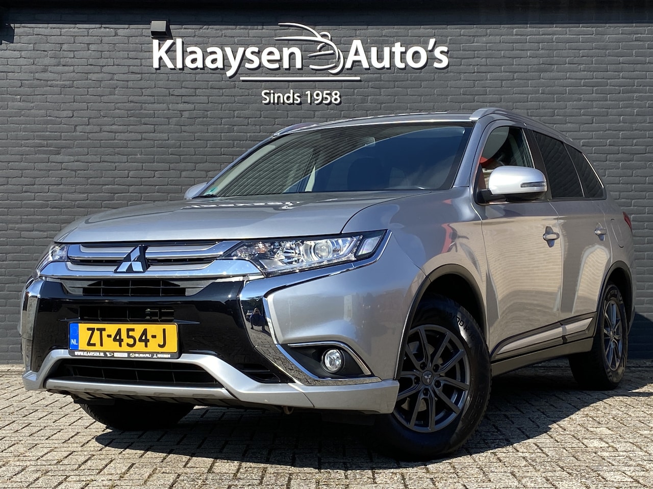 Mitsubishi Outlander - 2.0 Connect Pro 150 pk AUT. | dealer onderhouden | trekhaak | apple carplay | camera | sto - AutoWereld.nl