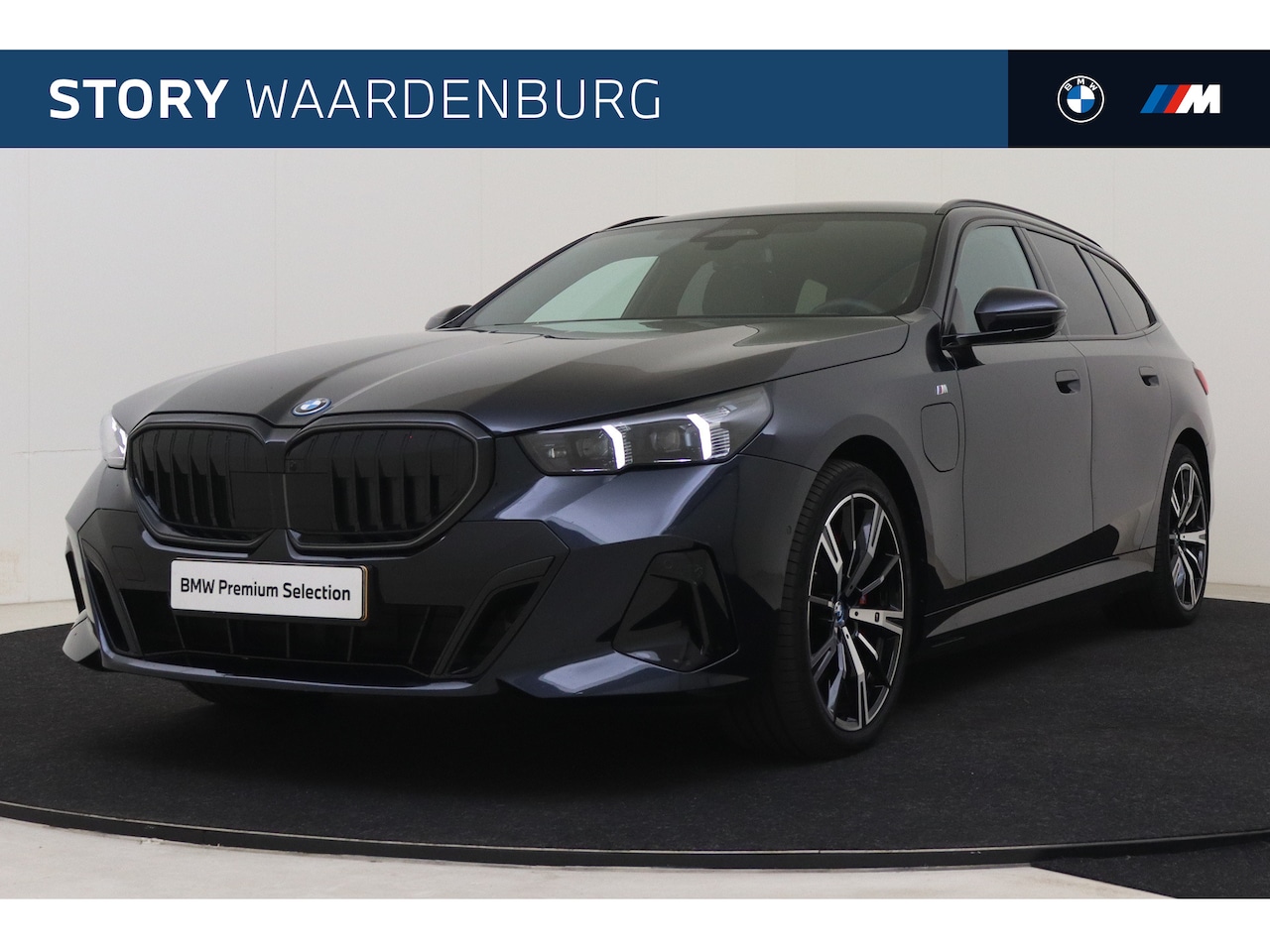 BMW 5-serie Touring - 550e xDrive M Sport Automaat / Trekhaak / Adaptief onderstel professional / Stoelventilati - AutoWereld.nl