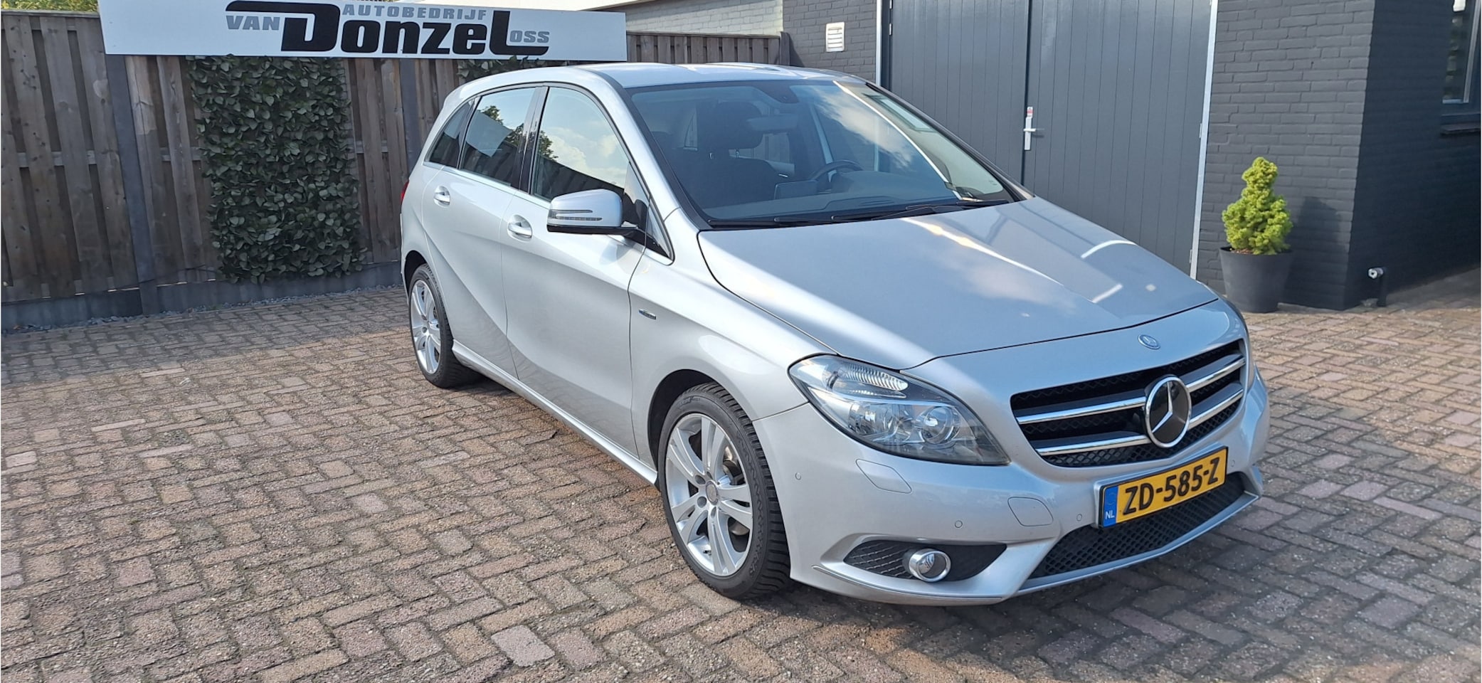 Mercedes-Benz B-klasse - 180 Ambition - AUTOMAAT - 98668 km - AutoWereld.nl