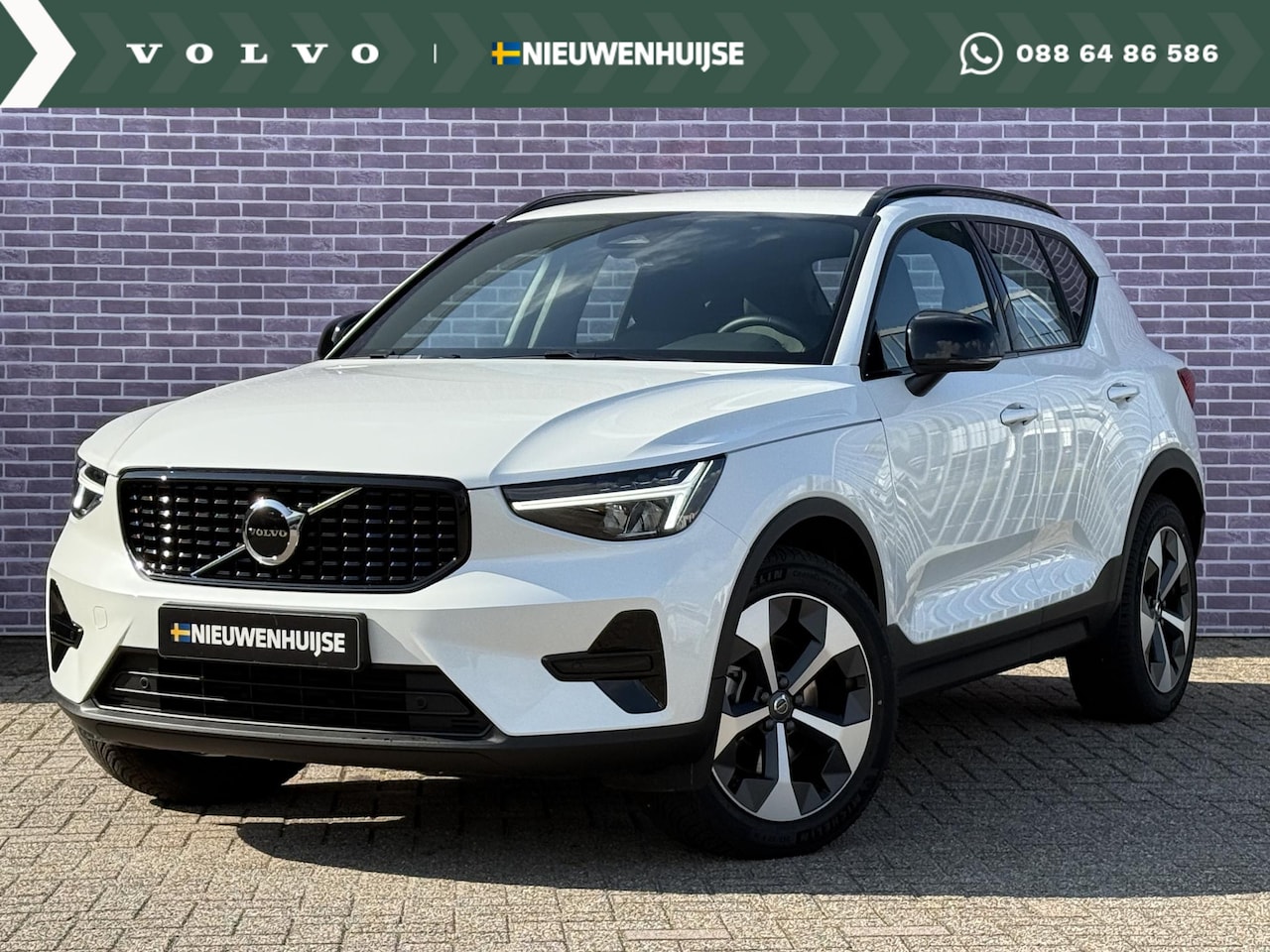 Volvo XC40 - 2.0 B4 Plus Dark | Trekhaak | 19" | Adaptieve cruise control | Harman & Kardon | Elektrisc - AutoWereld.nl