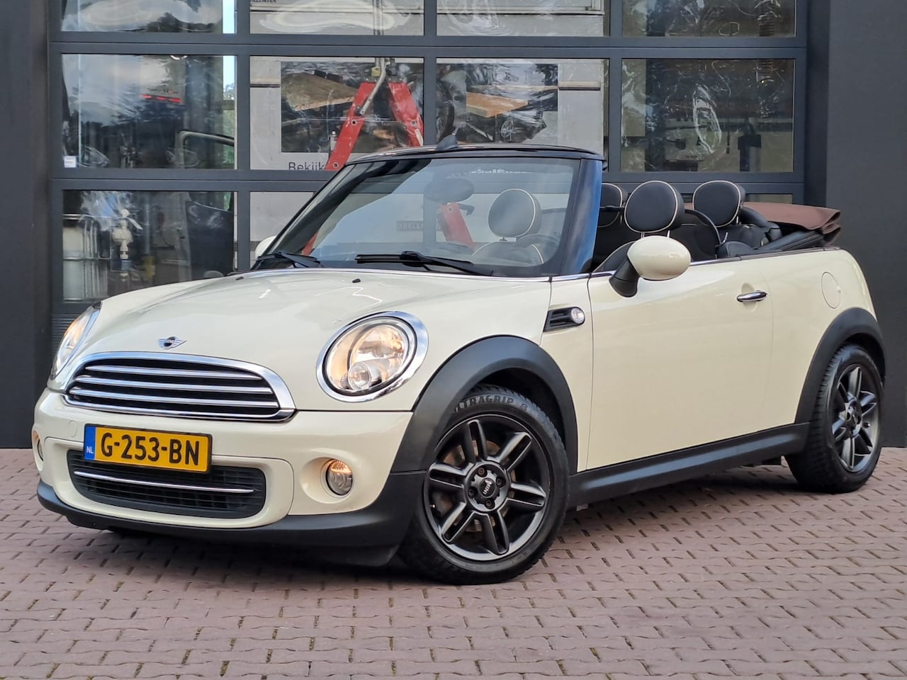 MINI Cabrio - Mini 1.6 Cooper Chili | Airco | Stoelverwarming | Navi | PDC | Leder | - AutoWereld.nl