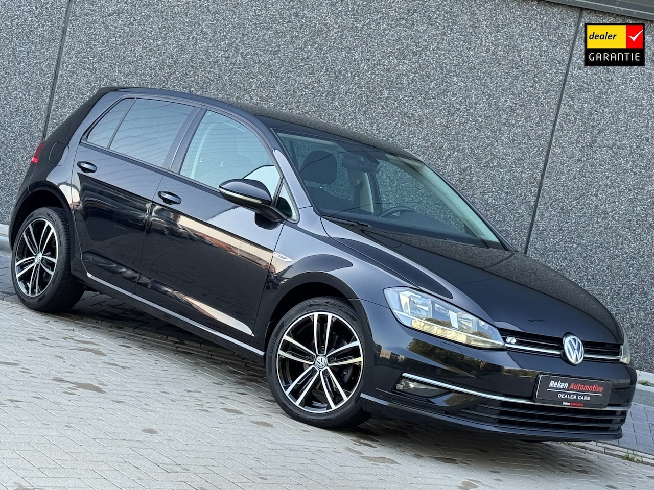 Volkswagen Golf - 1.0 TSI R-Line Navi Cruise Dealeronderh - AutoWereld.nl