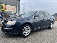 Volkswagen Jetta - 1.6 FSI Comfortline AIRCO CRUISE CONTROL