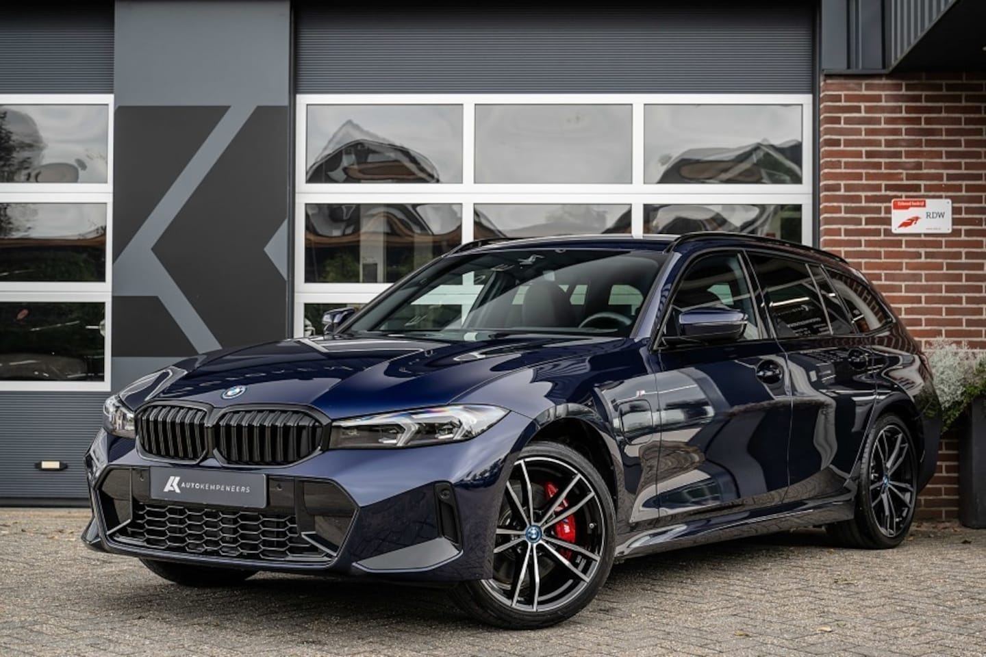 BMW 3-serie Touring - 330e xDrive M Sport Pro | Shadow | Memory | HIFI | Keyless | Adapt. Led | 19 Inch | - AutoWereld.nl