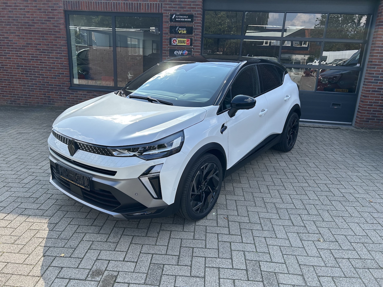 Renault Captur - 1.6 E-Tech full hybrid 145 esprit Alpine/Schuifdak/stoel en stuur verwarmd/360 camera - AutoWereld.nl