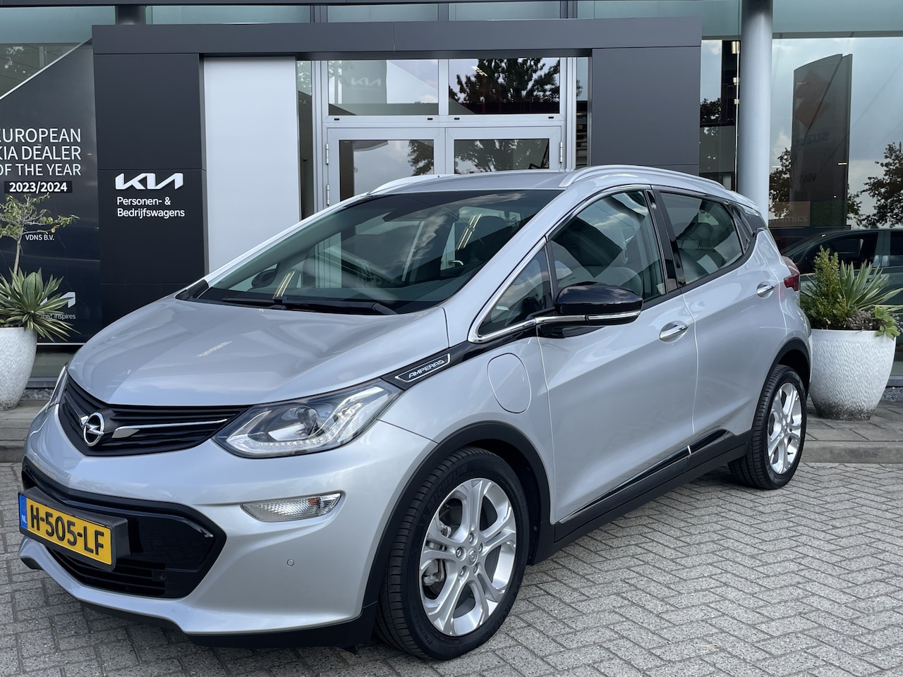Opel Ampera-e - Business executive 60 kWh - AutoWereld.nl