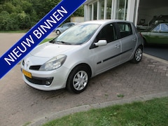 Renault Clio - 1.6-16V Team Spirit Zo Mee Inruilkoopje