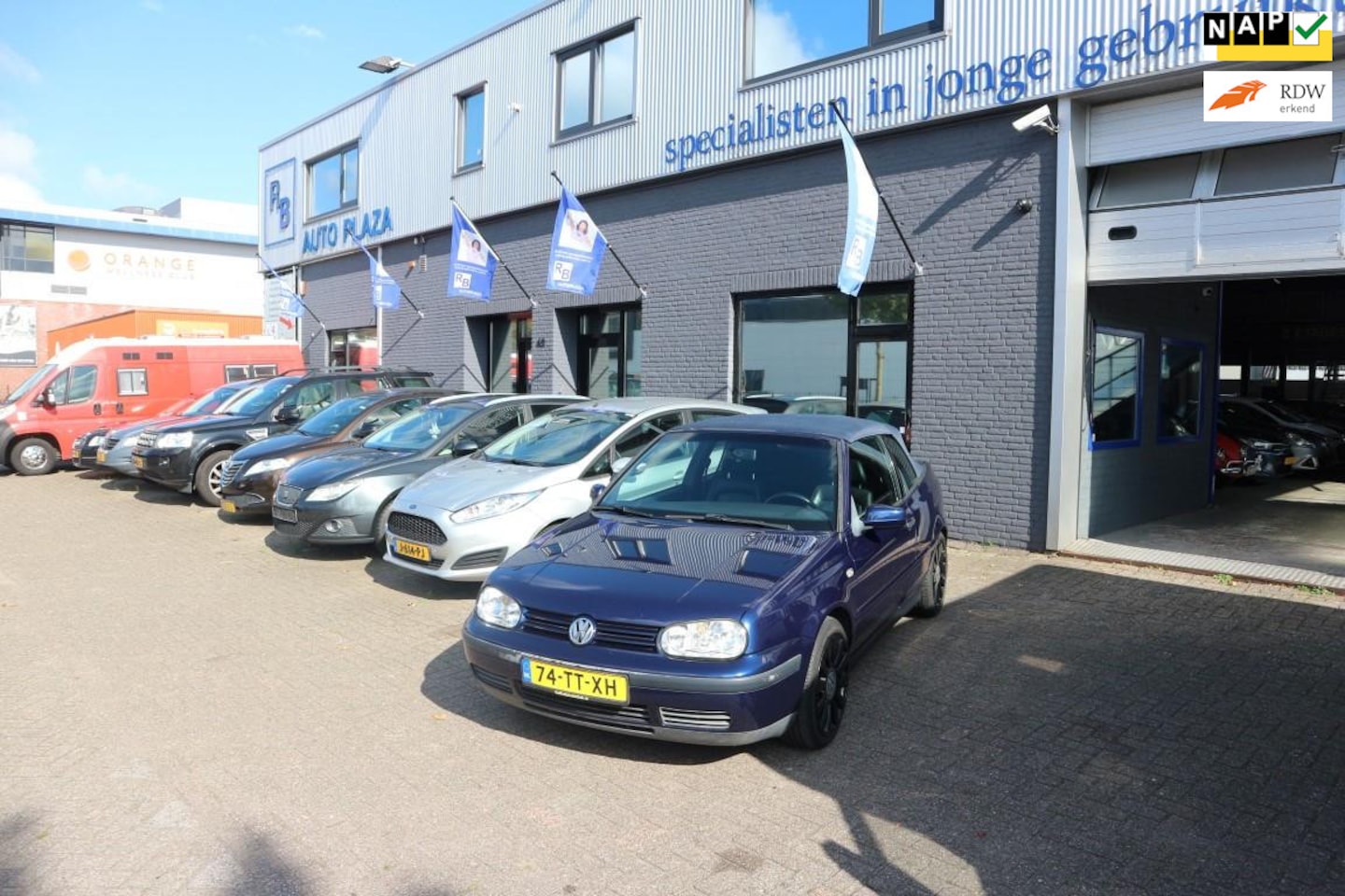Volkswagen Golf Cabriolet - 1.6 AIRCO + ELEC DAK + APK 2026 ! ! ! - AutoWereld.nl