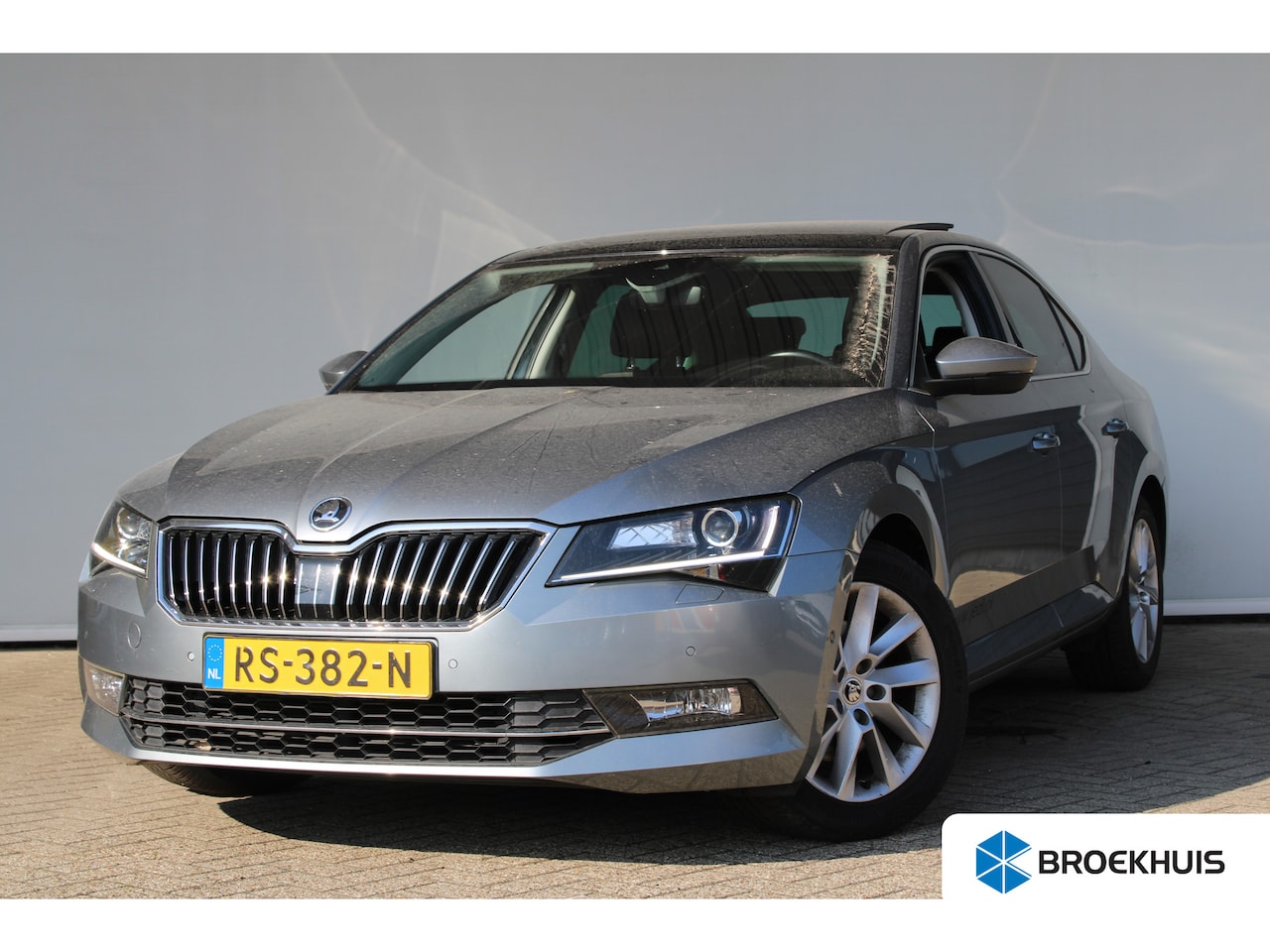 Skoda Superb - 1.4 TSI ACT Style Business | Panoramadak | Navi | Alcantara bekleding | Bi-Xenon koplampen - AutoWereld.nl