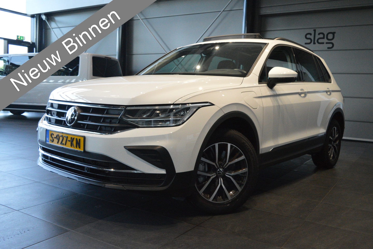 Volkswagen Tiguan - 1.4 TSI eHybrid pano led pdc head up 245 pk !! - AutoWereld.nl