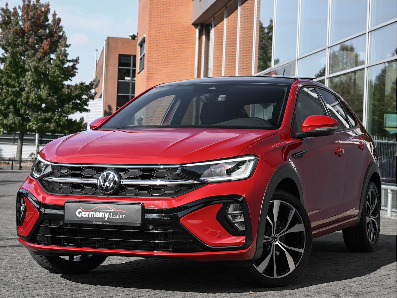 Volkswagen Taigo - 1.0 TSI 111pk R-Line Pano iQ-Light Stoelverw  ACC Lane Assist Achteruitrijcamera - AutoWereld.nl