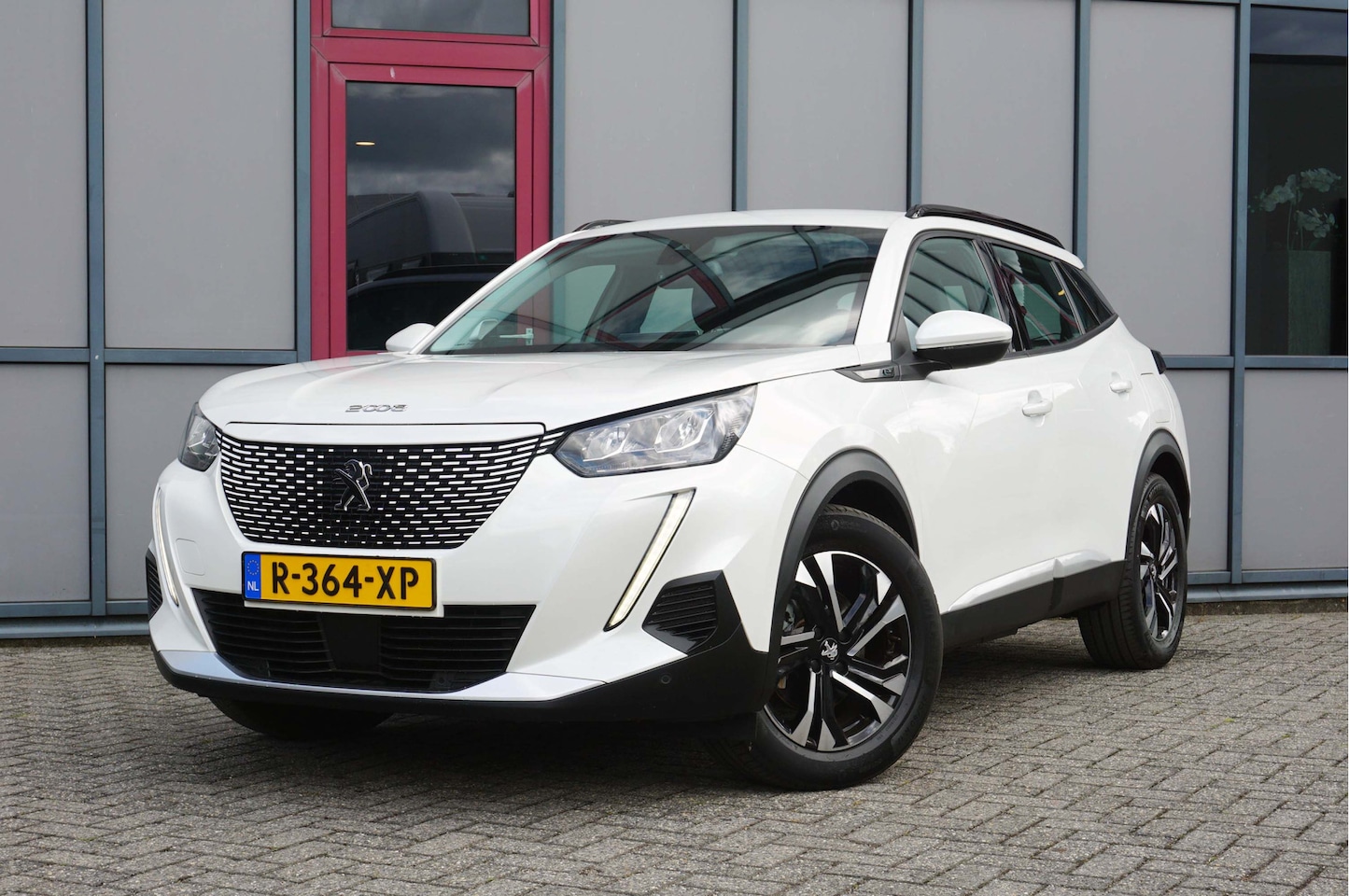 Peugeot e-2008 - EV Allure 50kWh SOH 93% - AutoWereld.nl