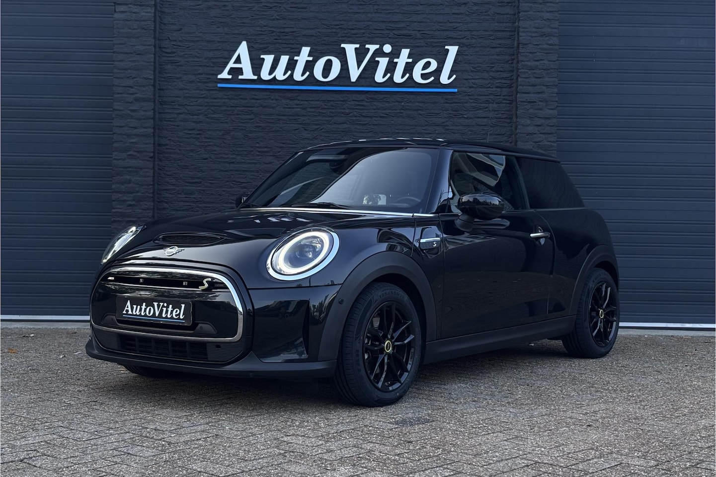 MINI Mini-Electric - Cooper SE | Sportleder | Head-Up | Camera | Comfort Access | Adaptive Cruise - AutoWereld.nl