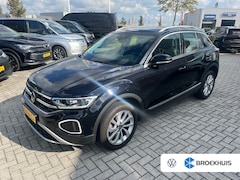Volkswagen T-Roc - 1.5 TSI 150 pk Style | Trekhaak | Apple Carplay | Dodehoek Detectie | Climatronic |