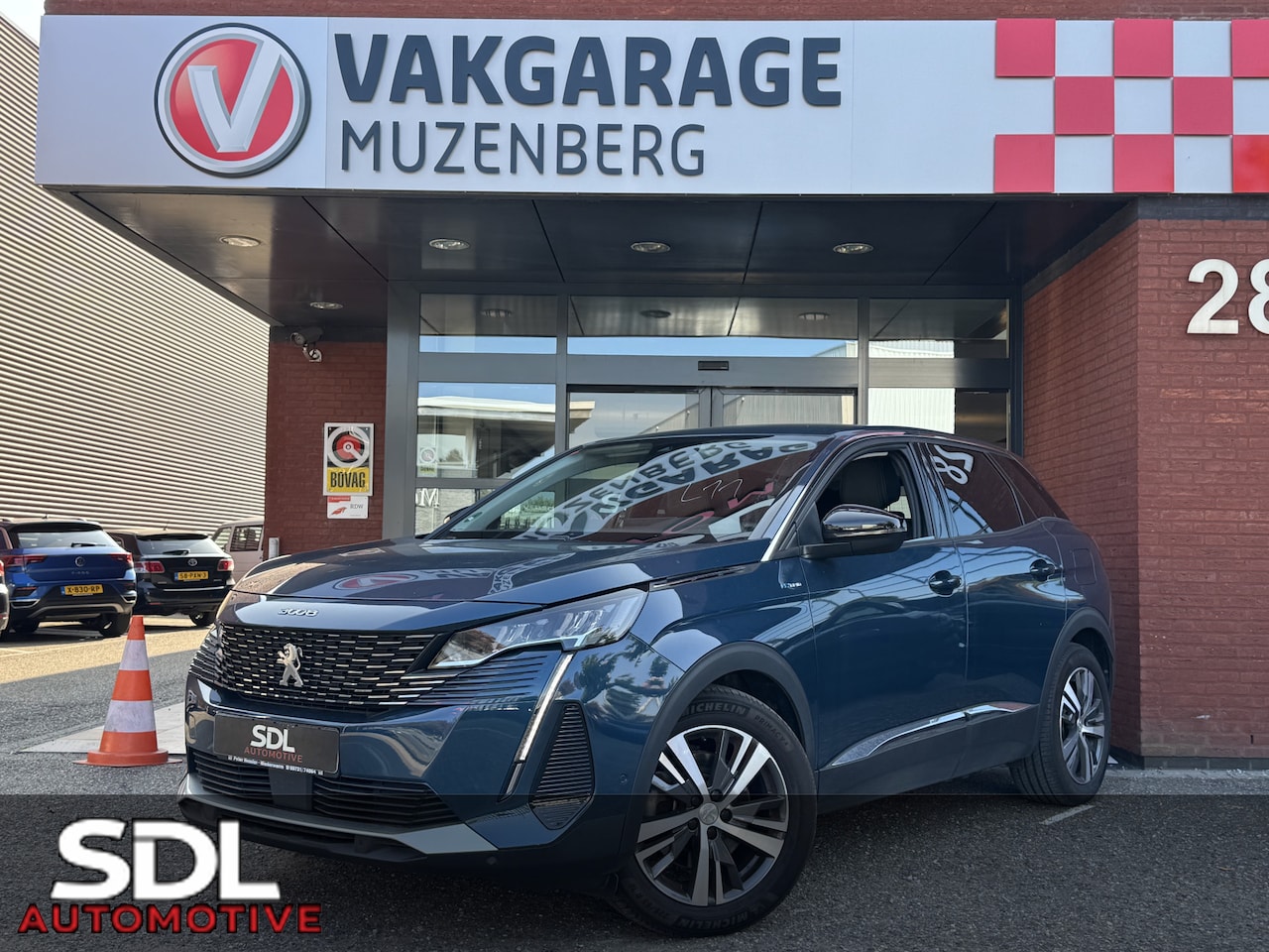 Peugeot 3008 - 1.6 HYbrid 225 Allure // NAVI // CLIMA // CRUISE // STOELVERWARMING // DAB RADIO // - AutoWereld.nl