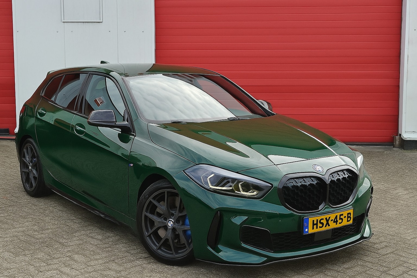 BMW 1-serie - M135i xDrive M-Sport Pro | Irish Green | H/K - AutoWereld.nl