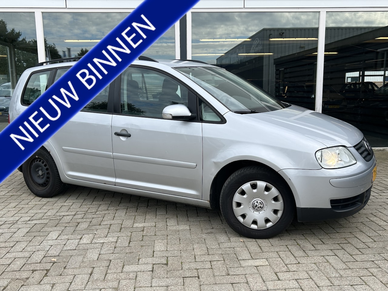 Volkswagen Touran - 1.6 Business Trekhaak / Cruise / Clima - AutoWereld.nl