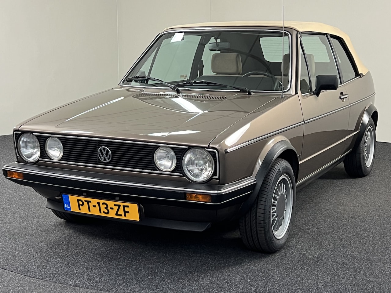 Volkswagen Golf Cabriolet - 1.8 GL in zeer goede staat - AutoWereld.nl