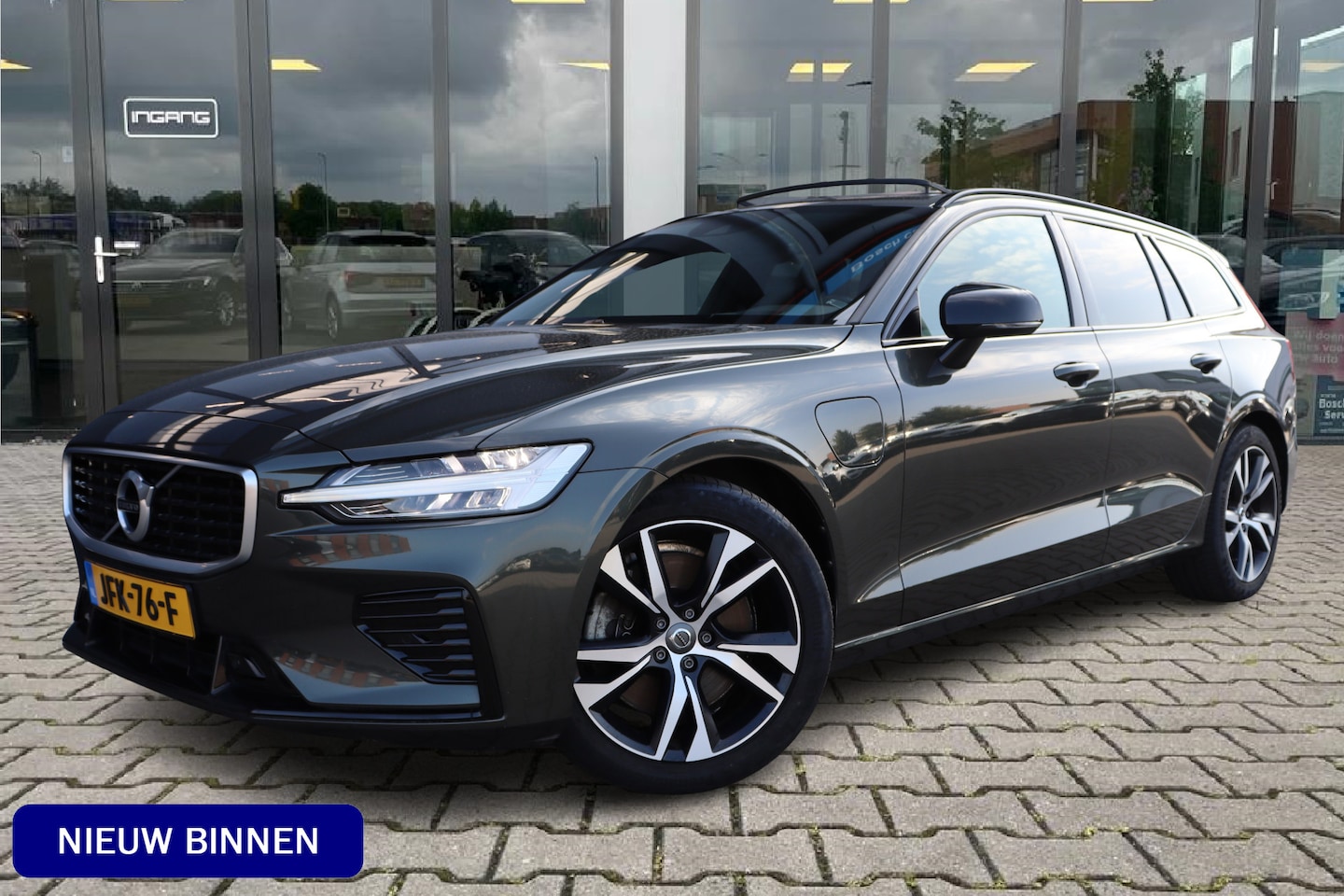 Volvo V60 - 2.0 T6 Twin Engine AWD R-Design | Pano | Camera | H/K | Memory | - AutoWereld.nl