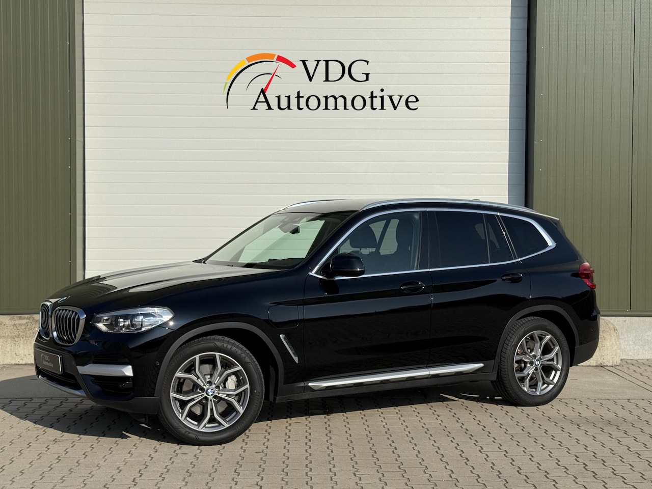 BMW X3 - xDrive30e High Executive / X-Line / Head up / Keyless / Trekhaak / Sportstoelen - AutoWereld.nl