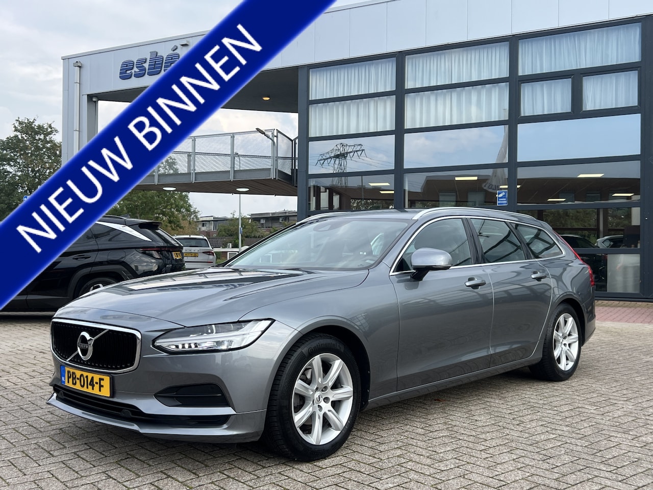 Volvo V90 - 2.0 D4 190 pk Momentum Trekhaak Leer Navi Stoelverwarming Carplay Android Adaptieve Cruise - AutoWereld.nl